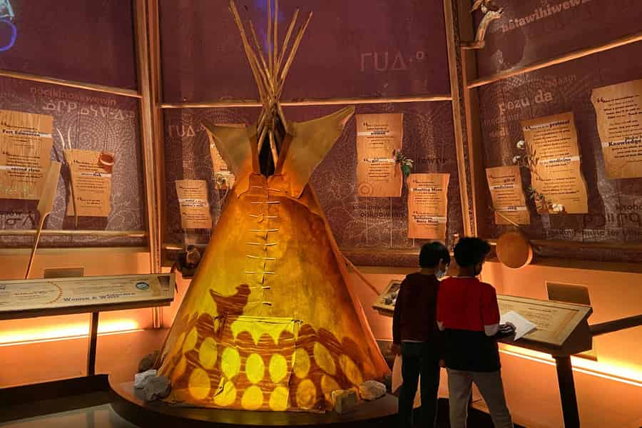 Edmonton: Indigene Kulturerbe-Tour mit Minivan-Transfer. Foto: GetYourGuide Edmonton: Indigene Kulturerbe-Tour mit Minivan-Transfer. Foto: GetYourGuide