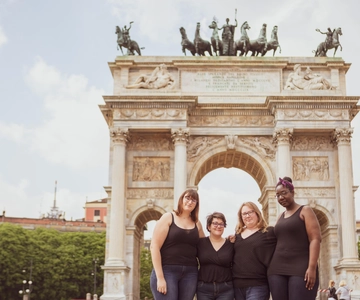 Milan: Photoshoot with a Trilingual Fashion Photographer