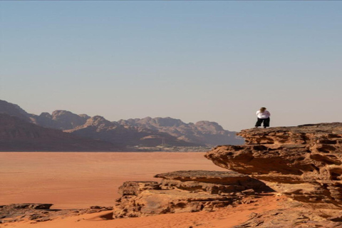 Wadi Rum: Hiking Tour with Bedouin Guide