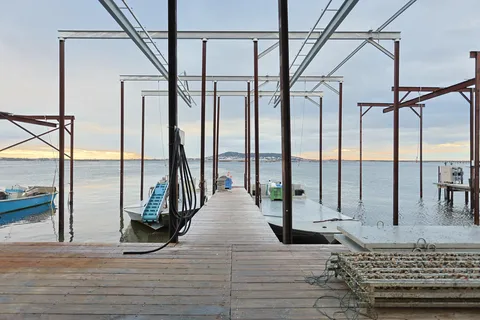 Loupian: Tour guide of our oyster farm and tasting