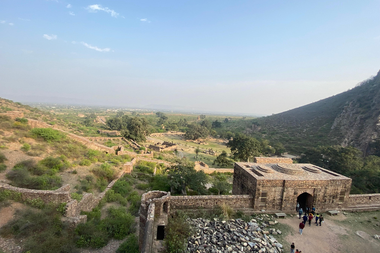 Jaipur: Abhaneri Step Wells &amp; Haunted Bhangarh Day Tour