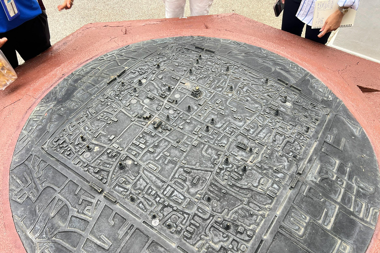 Chiang Mai: Old City Walking Tour with Temples & History Small Group Without Entry Fees
