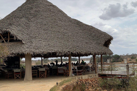 Nairobi: Amboseli & Tsavo East 2-Day Safari with Guide