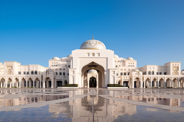 Abu Dhabi: Qasr Al Watan Ticket with Tour Bus and Data