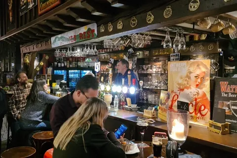 Antwerpia: Pub Crawl w historycznym mieście