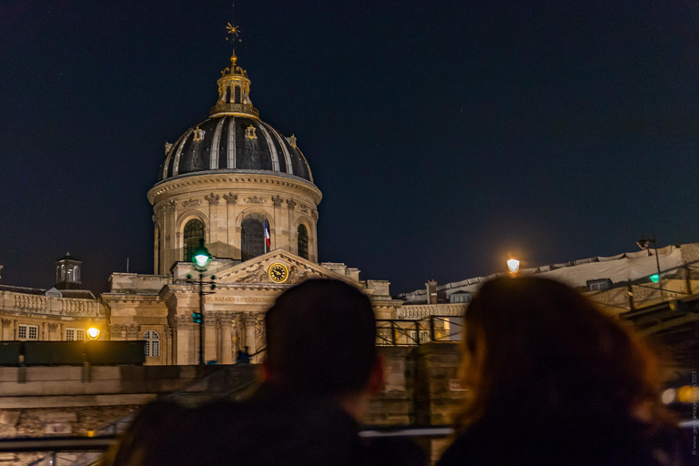 Paris: Seine River Cruise with Champagne and Music