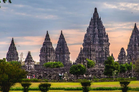 Yogyakarta: Prambanan Sunset & Ramayana Ballet with Dinner