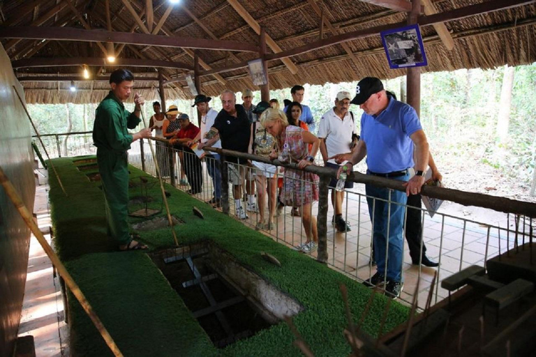 Verken de Cu Chi Tunnels tijdens een halfdaagse tour door Saigon