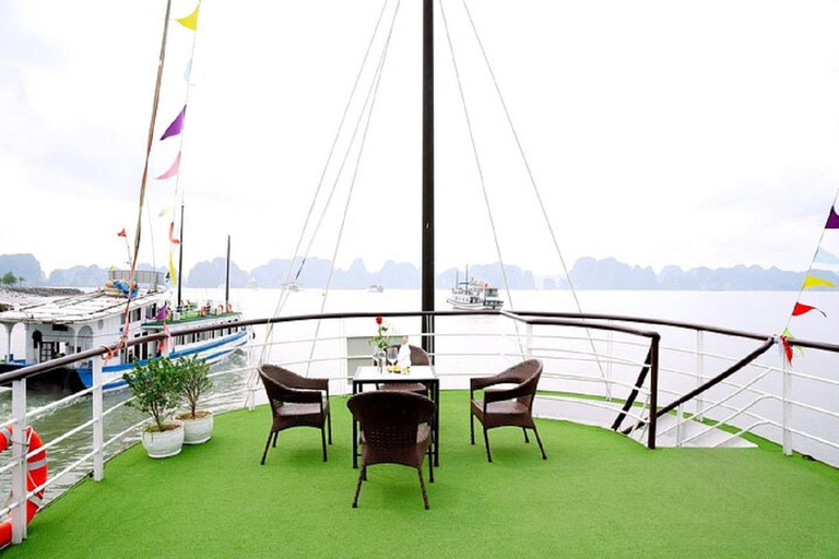 下龙湾豪华游轮一日旅行选项2：从河内老城区接客