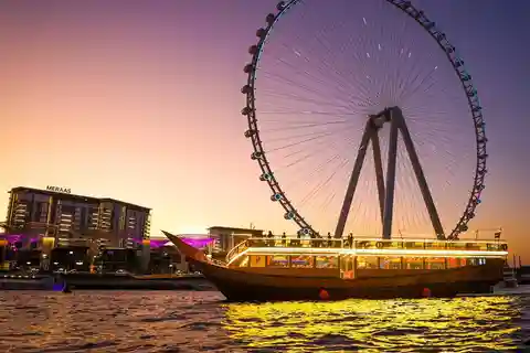 Dubai: Marina Dhow Cruise with Dinner Buffet & Live Show