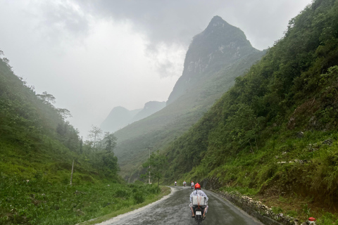 Från Hanoi: 4-dagars Ha Giang Loop Car Tour Plus redigerad video