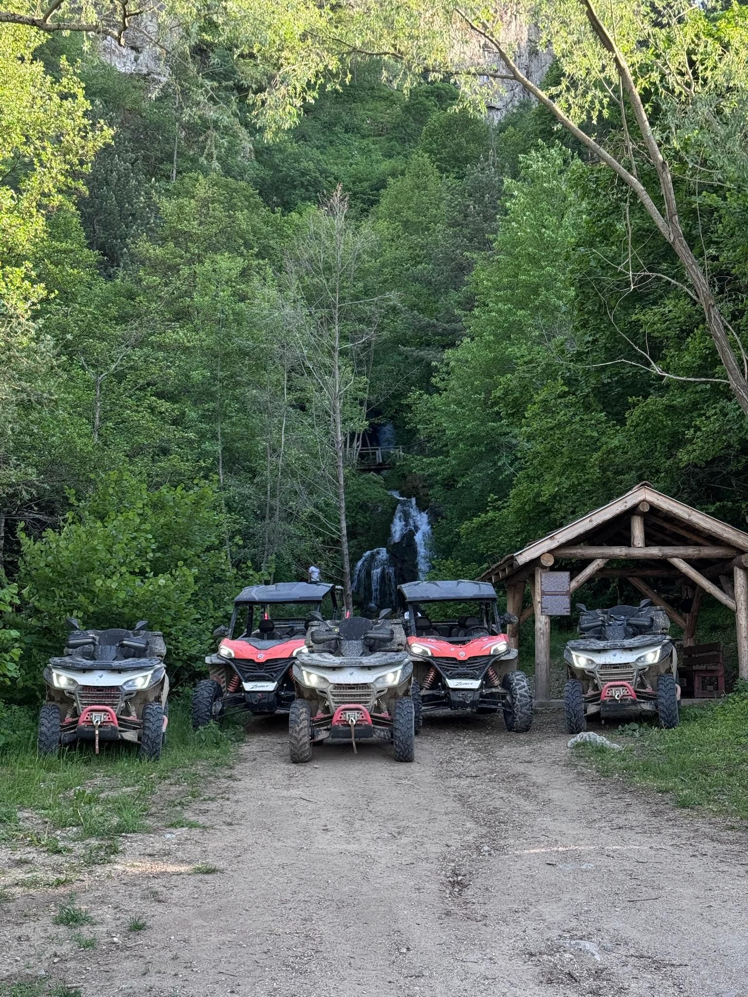 Bansko: 1,5-stündiges Quad-Abenteuer mit Zwischenstopp am Wasserfall