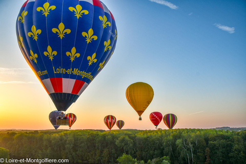 Volo in mongolfiera sopra il Castello di ChenonceauVolo in mongolfiera all&#039;alba