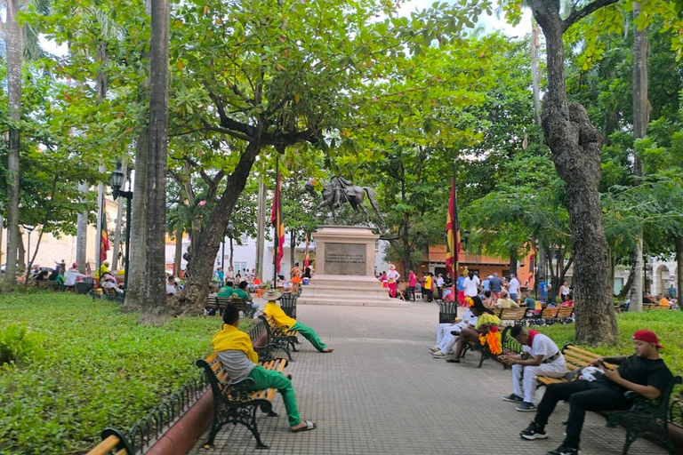 Cartagena: CITYTOUR ALL DAY, HOP ON HOP OFF AT ANY POINTCartagena: Discover emblematic places by double-decker bus