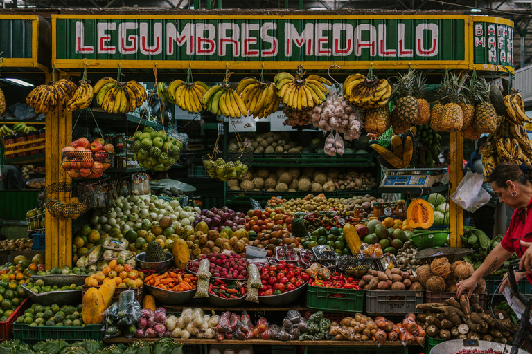 Medellín: Guided Exotic Fruits Tour