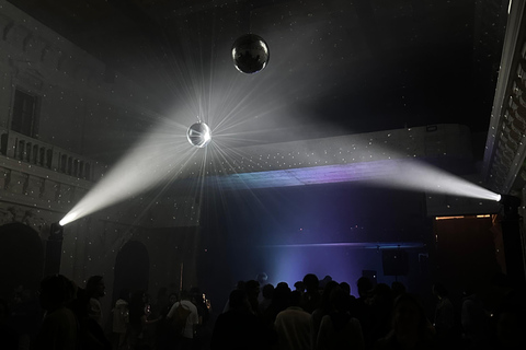 Belgrade: Nightlife Experience with Photos, Drinks, and Bars