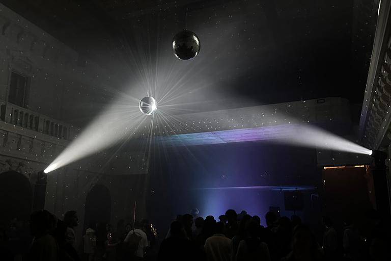 Belgrade: Nightlife Experience with Photos, Drinks, and Bars