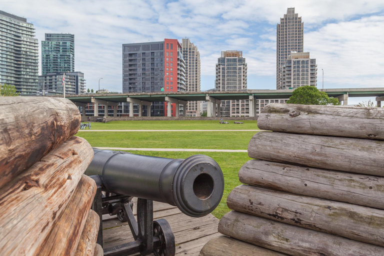 Bike Tour of Toronto Top Attractions with Private Guide 6-hour: Old Town, CN Tower, ROM, High Park Tour