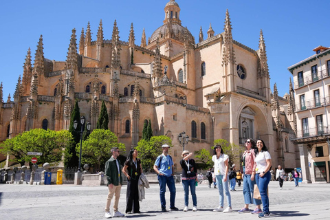 Madrid: Ávila con Murallas y Segovia con AlcázarÁvila y Segovia con monumentos Inglés Preferido