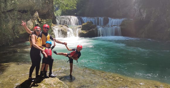 Kajakfahrt zu den Mreznica Wasserfällen im Naturdenkmal