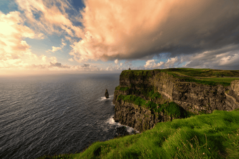 Dublin : Excursion d'une journée aux falaises de Moher, à Ennis et au château de Bunratty