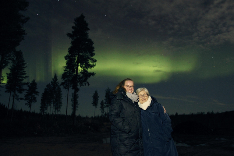 Recorrido fotográfico de la aurora boreal con barbacoaExcursión fotográfica de auroras boreales con barbacoa