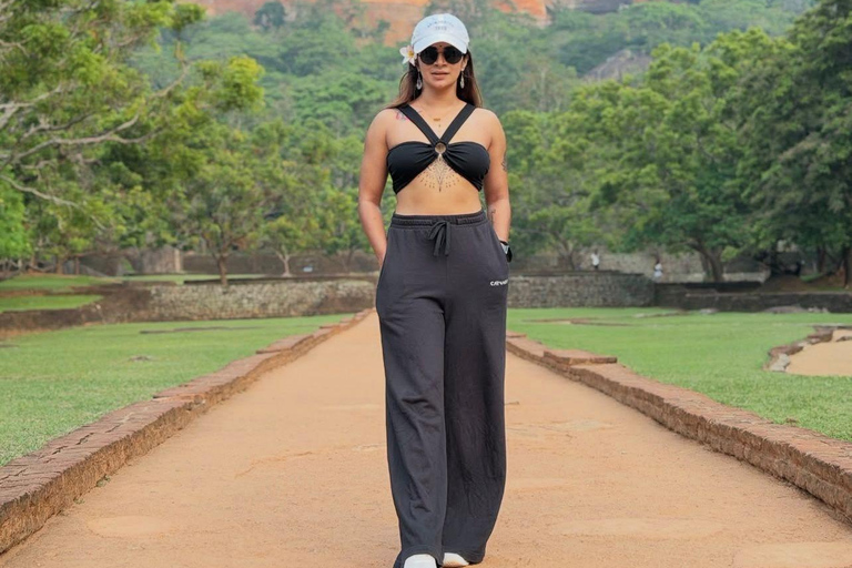 Colombo: Polonnaruwa & Minneriya Safari - Drop Sigiriya