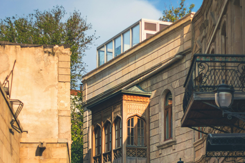 Baku: Old City Walking Tour with Vintage Photos
