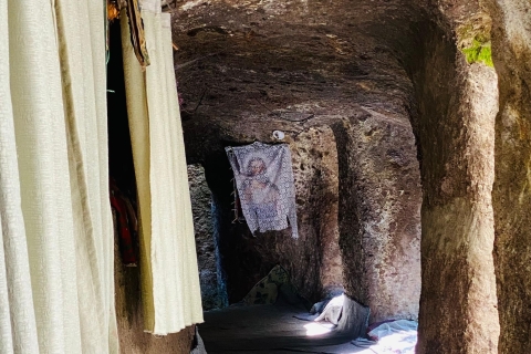 Tagestour zur Felsenkirche von Adadi und zur archäologischen Stätte von Tiya