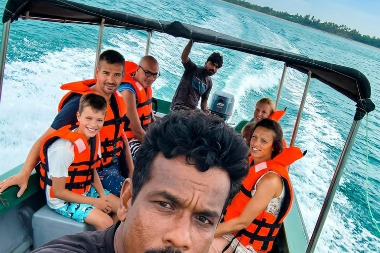 Trincomalee: Whale and Dolphin Watching Tour