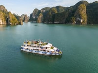Desde Hanoi, Halong Bay 1 Day Trip Visit Cave, Island, Kayak - Housity