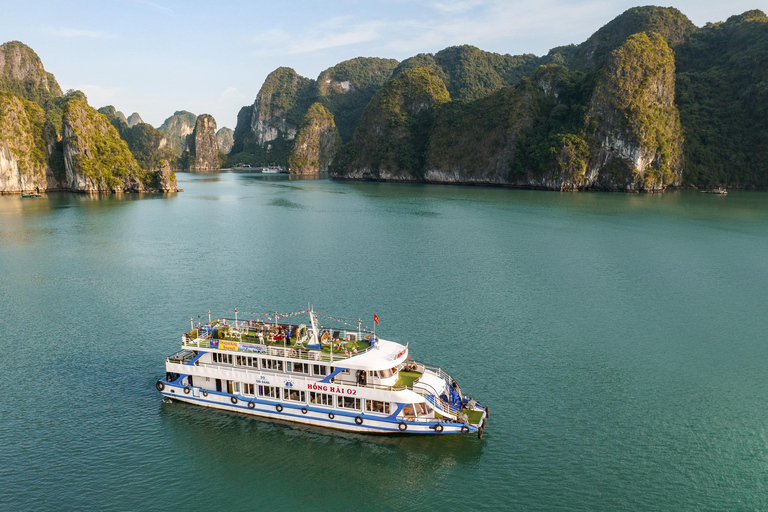 Från Hanoi: Halong Bay dagstur med grotta, ö och kajak