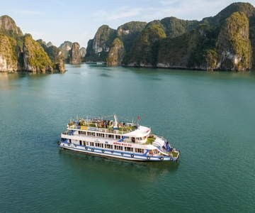 From Hanoi: Halong Bay Day Trip w/ Cave, Island & Kayak
