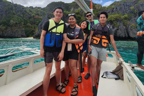 El Nido: Island-Hopping Tour A with Picnic Lunch