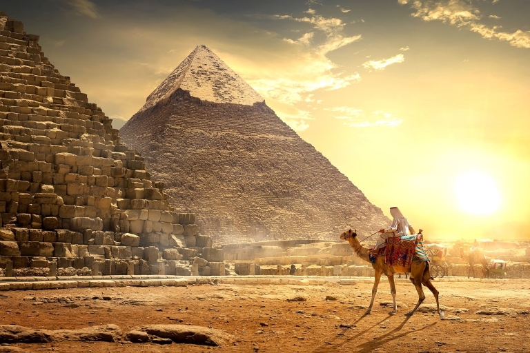 El Cairo: Grandes Pirámides de Guiza Desde el Puerto de AlejandríaOpción Estándar
