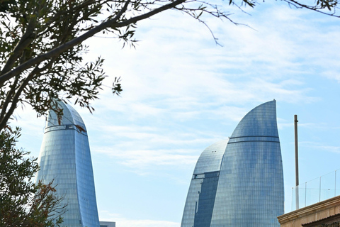 Baku: Private Photo Tour – Old City & Skyline