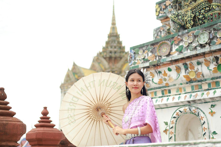 Wat Arun Thai Costume Experience with Local Guide Small Group: Ticket+Transfers