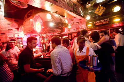 Experiencia guiada de pubs en Delhi: camina, bebe y repiteExperiencia guiada por los pubs de Delhi: camina, bebe y repite