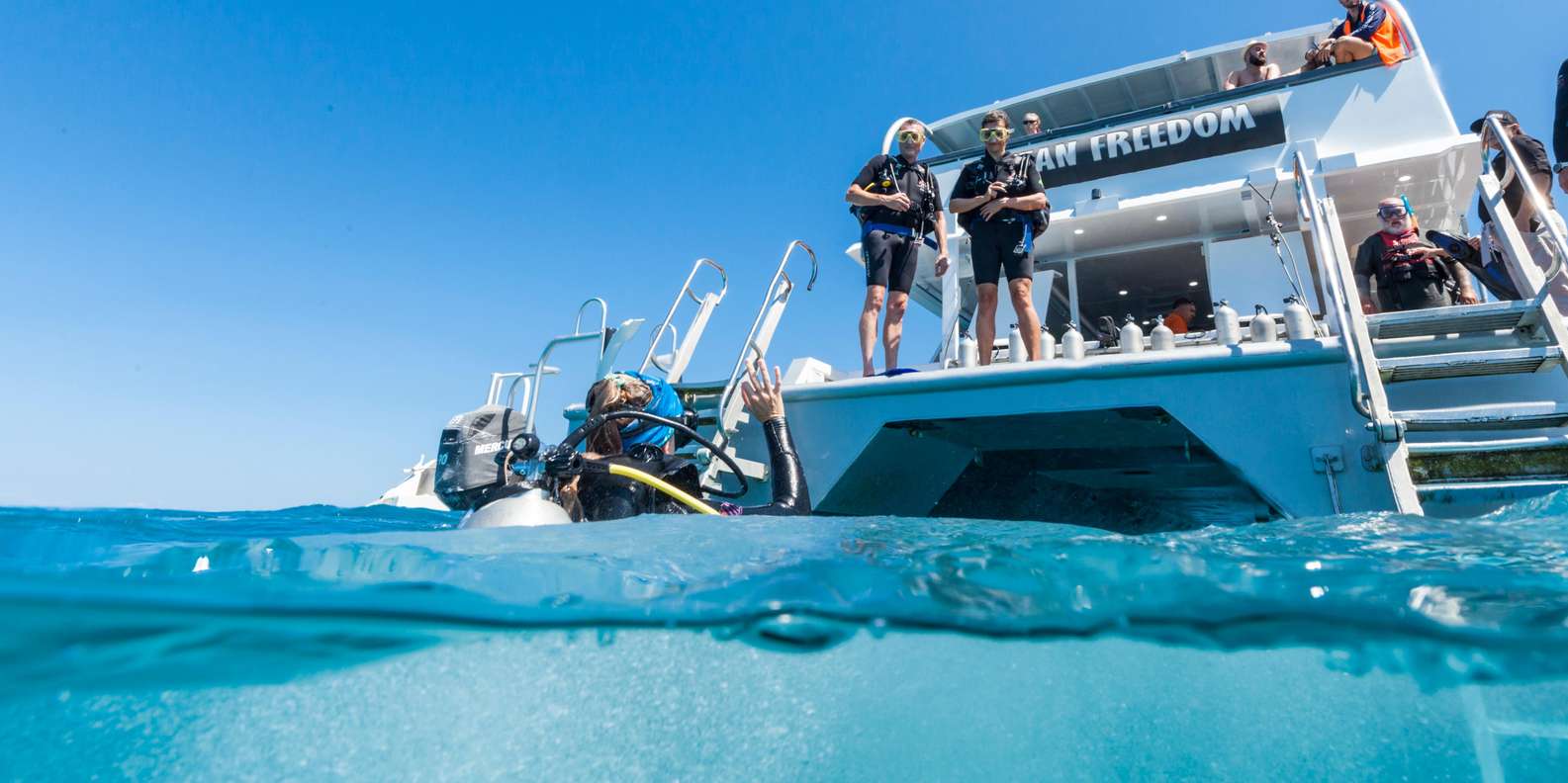 Cairns: Outer and Coral Cay Snorkel and Dive Cruise