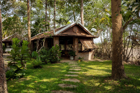 Siem Reap: Angkor Silk Farm & Mechrey Floating Village Tour