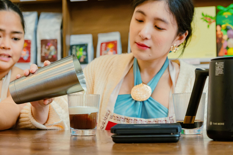 One Hour in Hanoi: Vietnamese Coffee-Making Class Private Option