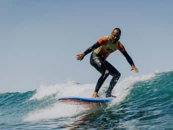 Lanzarote: Clases de Surf en la Playa de Famara para Todos los Niveles