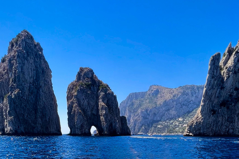 De Positano: Navegue até a beleza deslumbrante de Capri