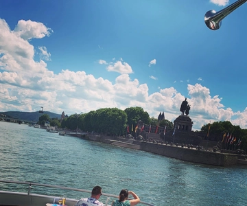 Coblenza: excursión en barco por el Rin a lo largo de la ciudad y los palacios.