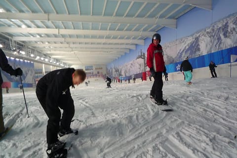Shanghai: Private Family Indoor Skiing Day Trip at L+SNOW