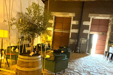 From Porto: Douro Valley Private Tour w/ 3 Wineries & Lunch Douro Valley Authentic Tour w/ 3 wineries & lunch in French