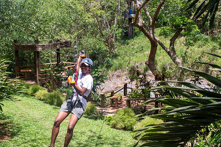 Trekking alle cascate, safari nella giungla, zipline, piscina di fango, tour alle sorgenti termali.Solo quote di ingresso