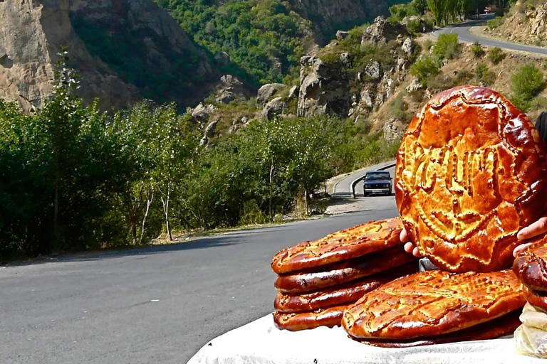 Gita alla Sinfonia di Pietre, Geghard e Lavash a Garni