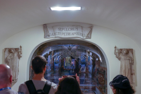 Rome: St. Peter’s Basilica & Underground Tombs Tour Group Tour in French