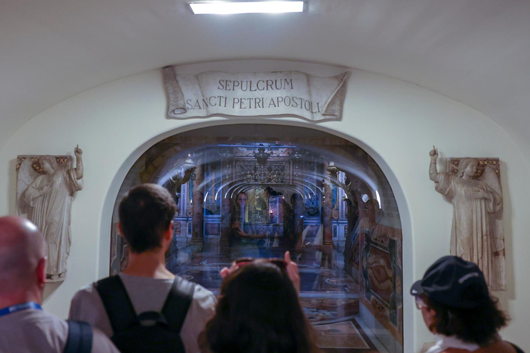 Rome: St. Peter’s Basilica & Underground Tombs Tour Group Tour in French